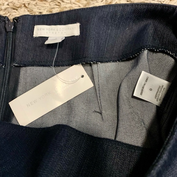NWT New York & Company Navy Blue Pencil Skirt (size 0) - Picture 3 of 4